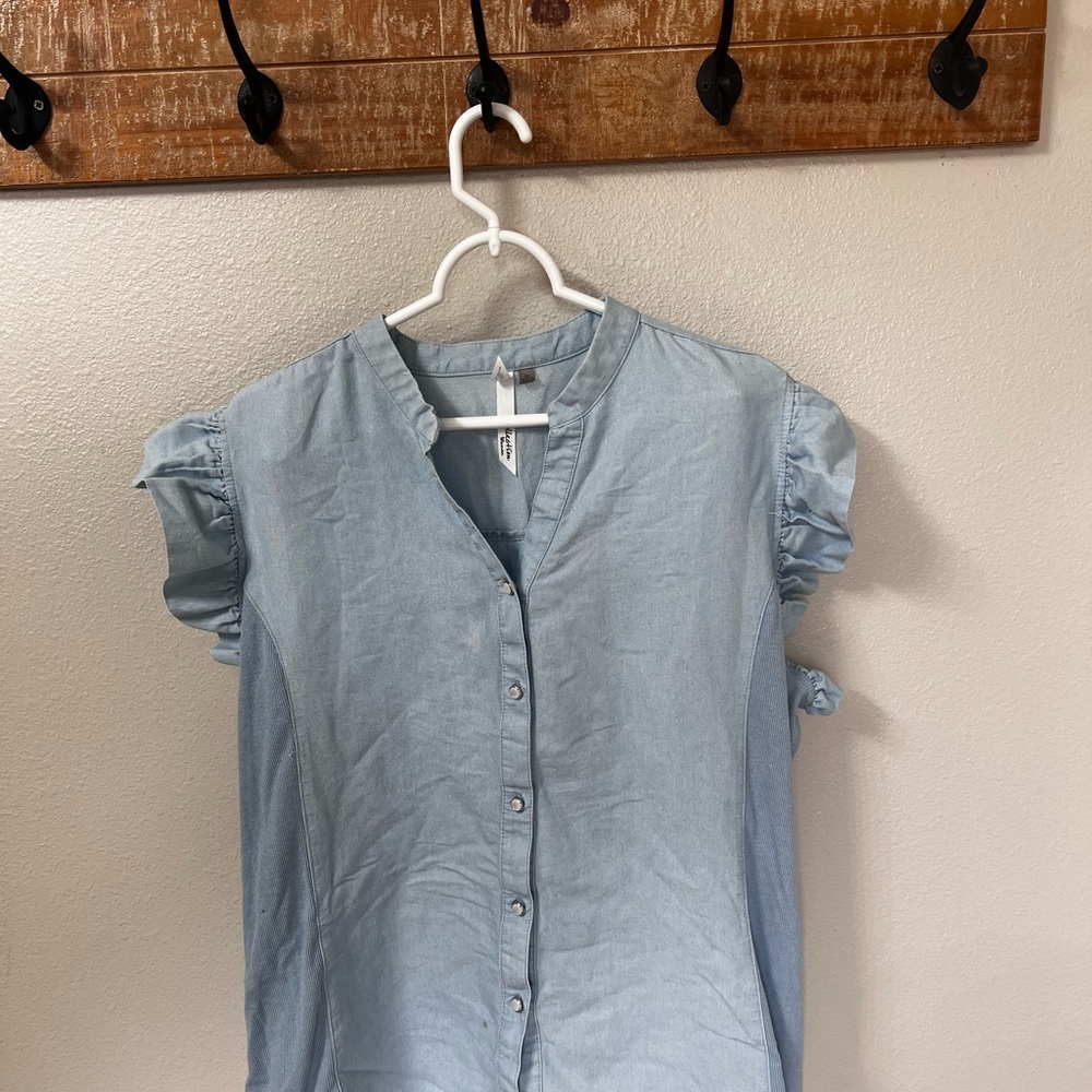 (4 for $20 Bundle✅)Universal Thread Blue Flutter Sleeve Button Down Top